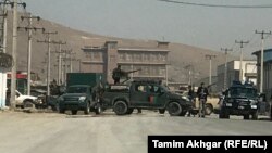 Авганистанските безбедносни сили ја опколија областа каде се случи самоубиствениот напад во Кабул. 17.03.2018