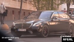 Згодом кортеж ексдепутата знову приїхав до воріт МВС