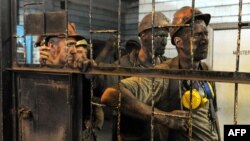 Шахтарі залишають шахту імені Засядька після їх робочої зміни в Донецьку, 6 червня 2014 року