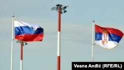 Zastave Rusije i Srbije
