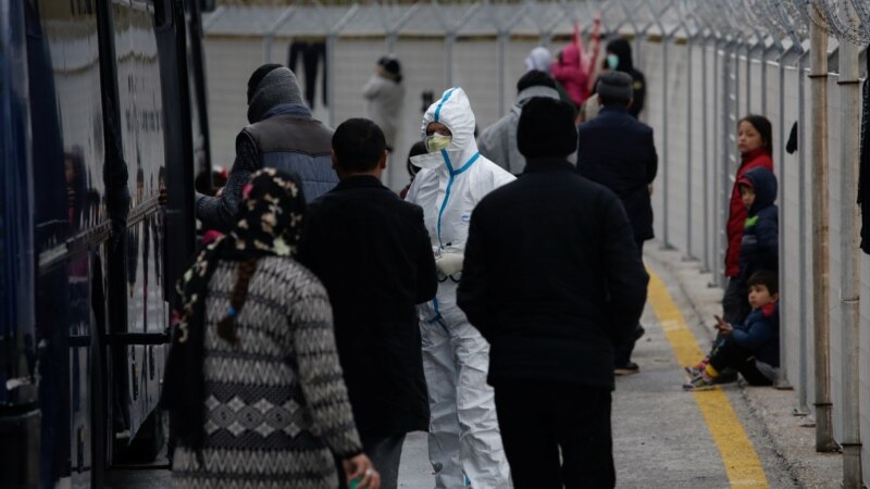 Грчкиот бегалски камп Рицона под карантин, 20 мигранти со коронавирус