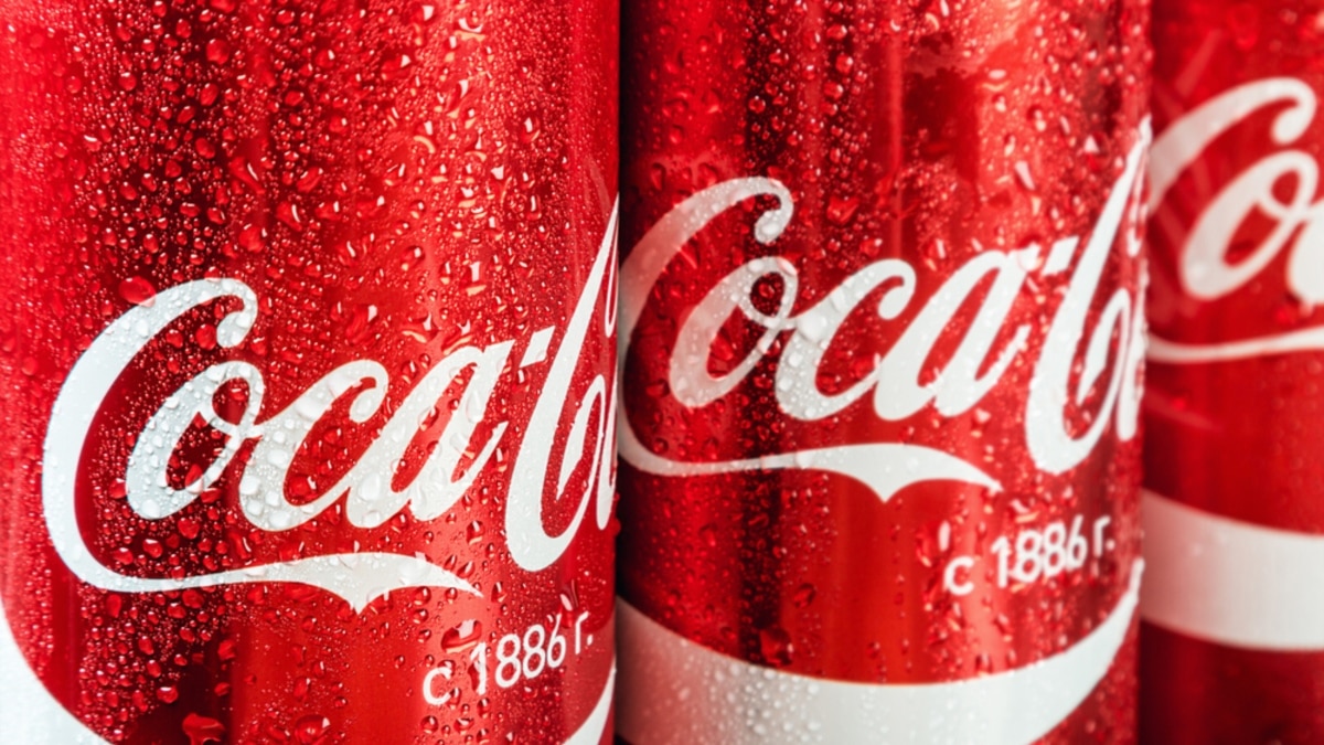 Coca-Cola «вичерпує запаси» в Росії, більше виробництва та продажів у країні не буде – Reuters