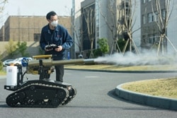 در چین فناوری از جمله ربات‌ها برای مقابله با شیوع گسترده ویروس به خدمت گرفته شدند