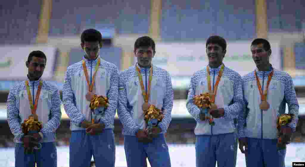 Зағип жандар арасында жеңіл атлетикадан 4х100 метрлік қашықтыққа өткен эстафета жарысында Өзбекстан спортшылары қола медаль иеленді.