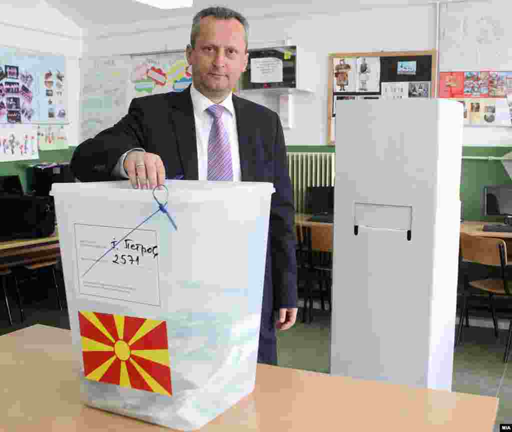 Macedonia - Parliamentary speaker Trajko Veljanoski votes on first round of presidential elections in Skopje - 13Apr2014