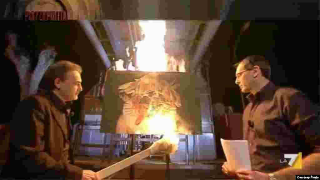 An Italian TV crew was on hand to record the painting&#39;s destruction.