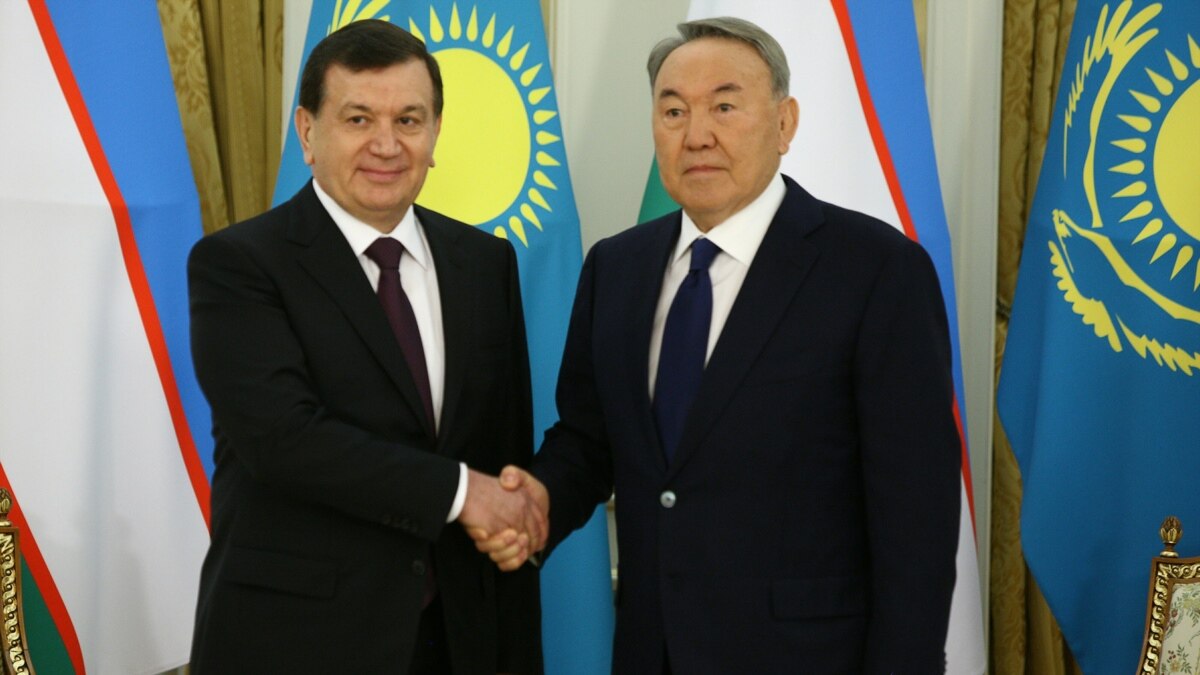 Uzbek, Kazakh Presidents Tout Ties As Mirziyaev Visits Astana