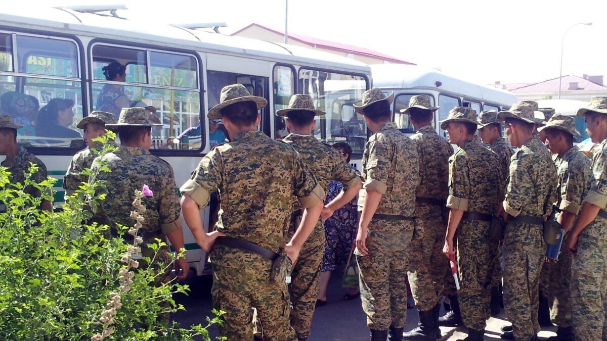 В Туркменистане около 25 мужчин, вернувшихся из России, прямо из аэропорта  увезли в военкомат