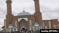 Россия масжидларида имомлар ва оддий намозхонлар орасида ўзбек диндорларини ҳам кўп учратиш мумкин.