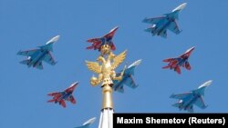 Отряд российских истребителей на параде 9 мая 2018 года в Москве