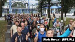 Augusztus 26. A tüntetések folytatódtak. A most elítélt Gridin fotós augusztus 29-ig készíthetett hivatalosan képeket nekünk.