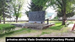 Spomen-kosturnica u Perušiću u znak sjećanja na poginule perušićke partizane, žrtve fašizma i španjolske borce iz Perušića 