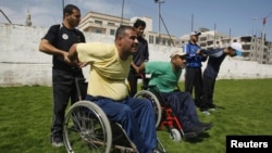 Палестинские паралимпийцы на тренировке. Газа, 28 мая 2012 года.