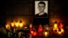 Свечи у фотографии убитого журналиста Яна Куцьяка 
