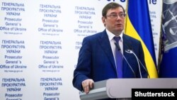 Луценко: більше ніж 20 народних депутатів, які отримують компенсацію за житло, маючи при цьому житло в Києві, в 30-кілометровій зоні, передбаченій законом