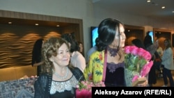 Писательница Рима Филиппова и режиссер Айгуль Аксамбиева. Алматы, 17 мая 2017 года.
