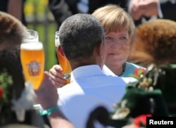 Барак Обама и Ангела Меркель поговорили за баварским пивом о том, что делать с санкциями против России