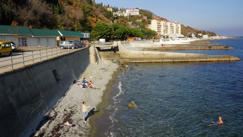 В Крыму возбудили уголовное дело из-за загрязнения пляжа в Алуште