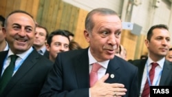 France - Turkey's Foreign Minister Mevlut Cavusoglu and Turkey's President Recep Tayyip Erdogan (L-R) attend the 2015 UN Climate Change Conference (COP21) in Le Bourget, near Paris, November 30, 2015