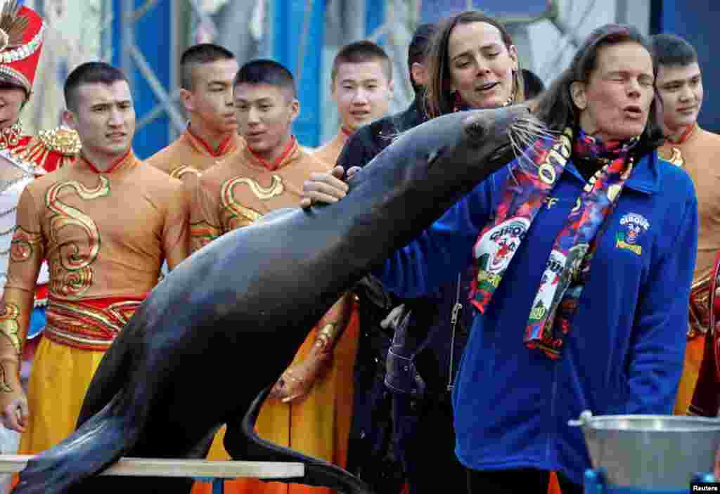 A sea lion kisses Princess Stephanie of Monaco while her daughter Pauline Ducruet looks on during a photocall for the 41st Monte Carlo International Circus Festival in Monaco. (Reuters/Eric Gaillard)