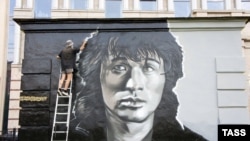 Граффити-портрет Викторя Цоя в Санкт-Петербурге. 