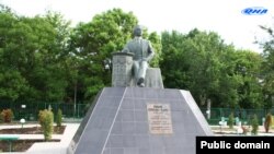Пам'ятник Чобан-заде в Білогірську (Къарасубазар)