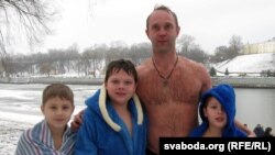 З сынамі і хрэсьнікам