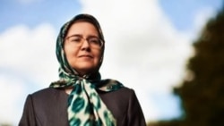 نقدی برسیاست «تنش‌آفرین حجاب اجباری» در ایران در گفت‌‌وگو با صدیقه وسمقی