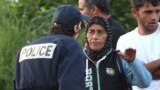 Poliţia franceză evacuând o aşezare ilegală de romi la Saint Martin d'Heres