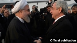 Armenia - President Serzh Sarkisian (R) greets his Iranian counterpart Hassan Rouhani at Yerevan airport, 21Dec2016.