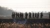 სამხრეთი კორეა, 2018 წლის 3 იანვარი: სამხრეთკორეელი ჯარისკაცების პატრული ჩრდილოეთ კორეის საზღვარზე დემილიტარიზებულ ზონასთან 