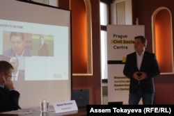 Кыргызский экономист бывший директор Института консультантов по менеджменту Азамат Аттокуров выступает в Праге с докладом о коррупции. 27 октября 2016 года.