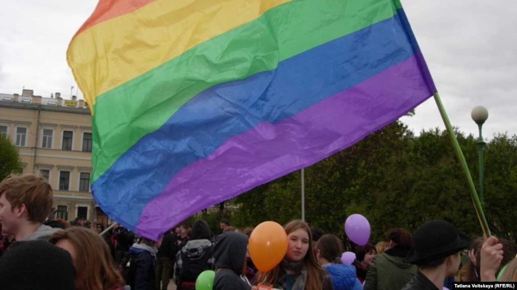 Флаг ЛГБТ-движения, иллюстративное фото