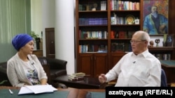 Mурат Ауэзов дает интервью корреспонденту Азаттыка Маншук Асаутай. Алматы, 4 сентября 2019 года.