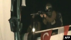 İsrail əsgərlərinin Türkiyə gəmisinə hücumu zamanı çəkilmiş videodan, 31 may 2010