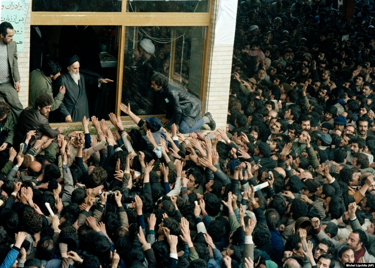 Khomeini's Return To Iran: Broken Promises And Breaking Alliances