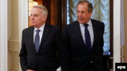 Главы МИД России и Франции Сергей Лавров (справа) и Жан-Марк Эйро (архив)