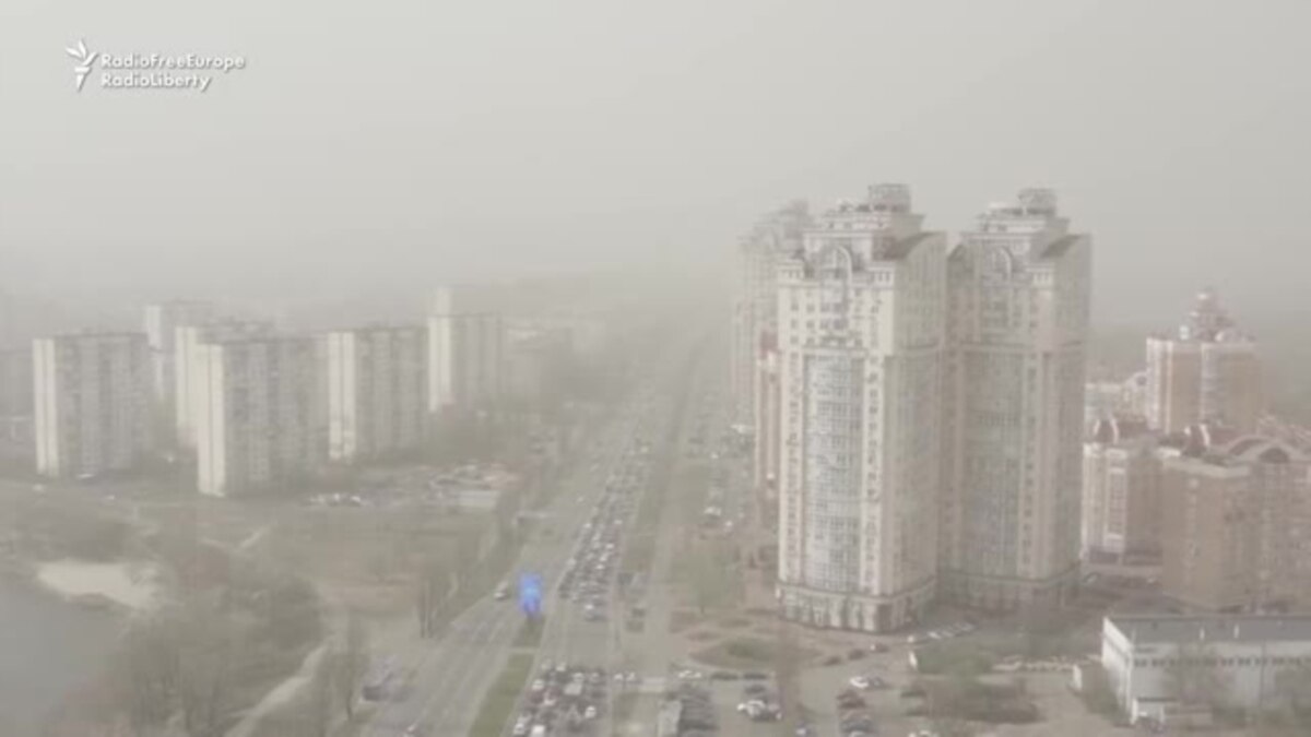Біля Києва гасять торф’яну пожежу, це спричинило задимлення повітря в місті – ДСНС