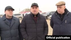 Муса Мусаев, в центре (архивное фото)