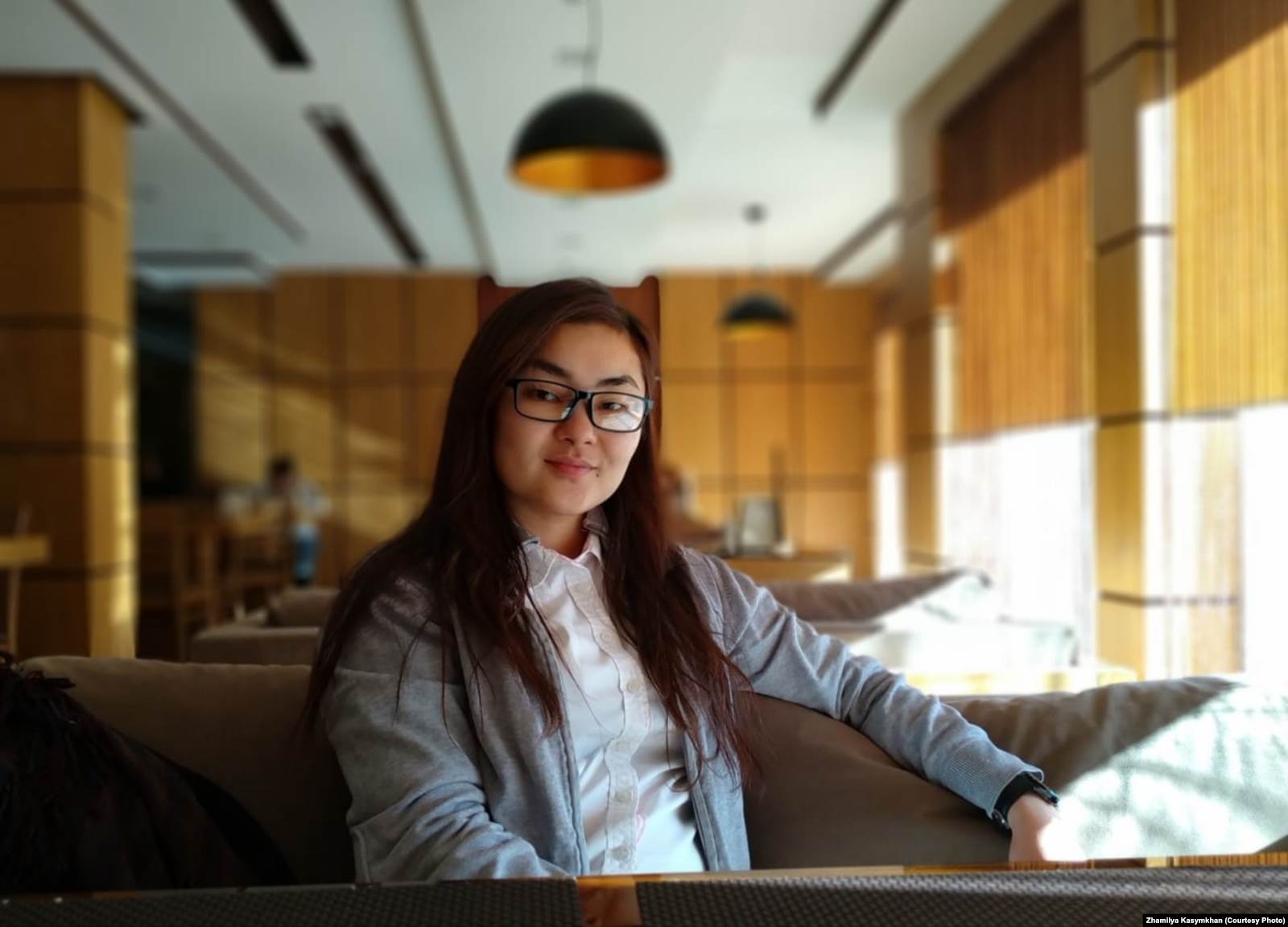 Феминист Жәмила Қасымхан Қызылорда облысында тұрады. Бұл өңірде консервативті салт-дәстүр берік қалыптасқан.