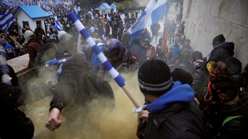 Афиныда демонстранттар менен полиция кагылышты