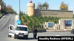 Qusarda baş vermiş silahlı insidentdən sonra şəhərinin girişində polis əməkdaşları gücləndirilmiş iş rejiminə keçib