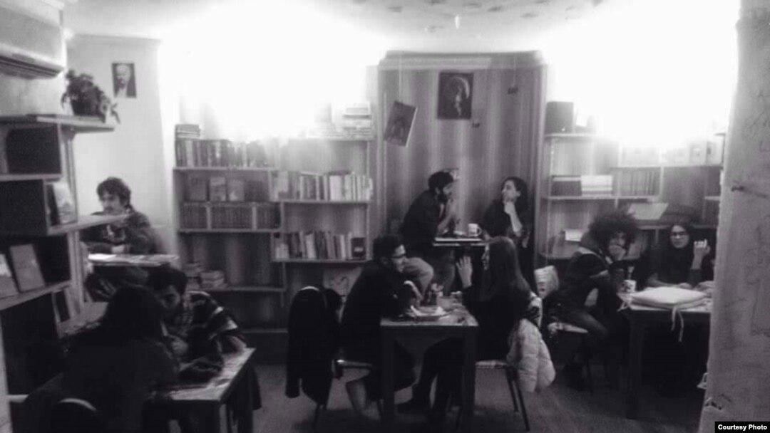 Yeraltı Kitab kafesi
