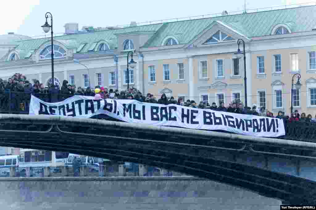 10 декабрь Мәскәүнең Сазлык мәйданында &ldquo;Ирекле сайлаулар өчен!&rdquo; чарасында 100-150 мең кеше катнашкан. Киләсе тапкыр оештыручылар урамга бер миллион кеше чыгарырга вәгъдә итә.