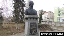 Памятник Федору Ушакову в Керчи
