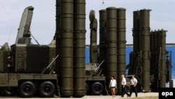 Orsýetiň uçarlara garşy S-300 we S-400 sistemalary, Moskwa, 2014. 