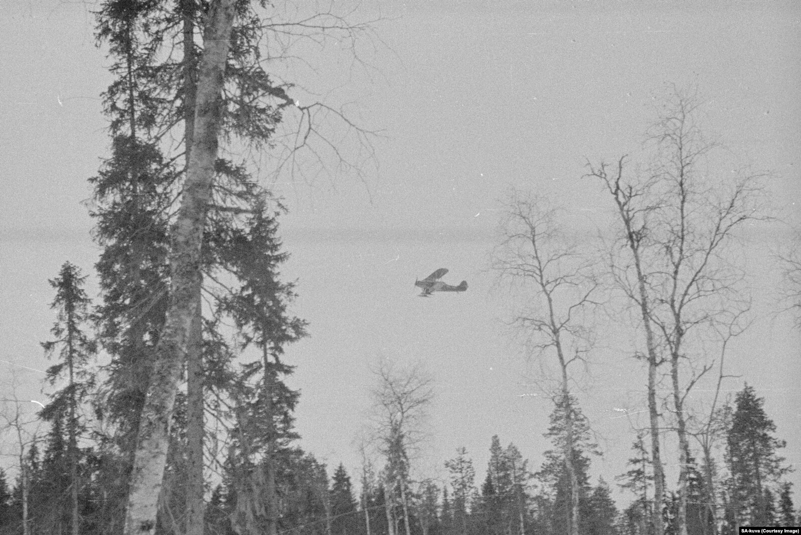 Радянський літак під час бомбардувального пробігу