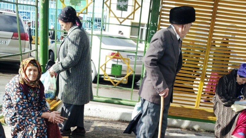Iýmelimi ýa-da derman almaly? Türkmen pensionerleri krizisde gün görmäge synanyşýarlar