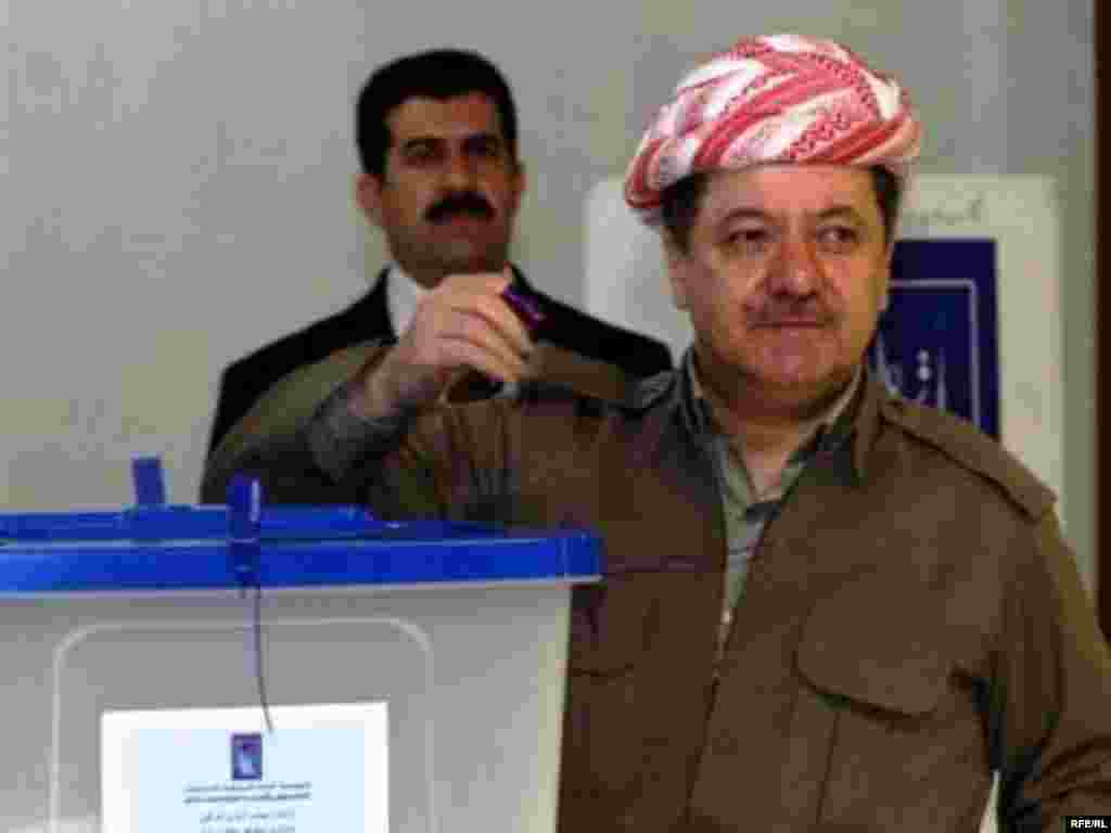 رئيس أقليم كوردستان مسعود بارزاني يدلى بصوته في أربيل