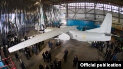 Держпідприємство «Антонов» представило новий транспортний літак Ан-132D, грудень 2016 року